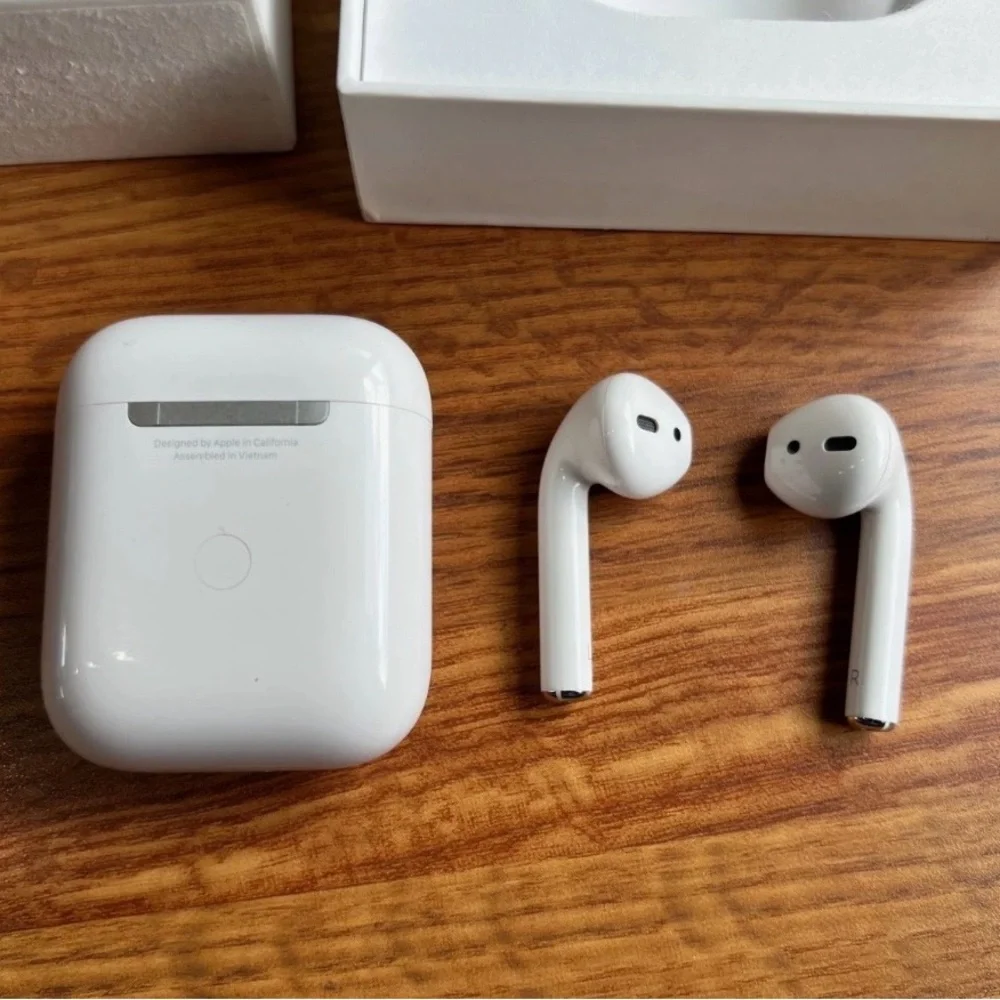 Apple Wireless Earbuds with Charging Case - White